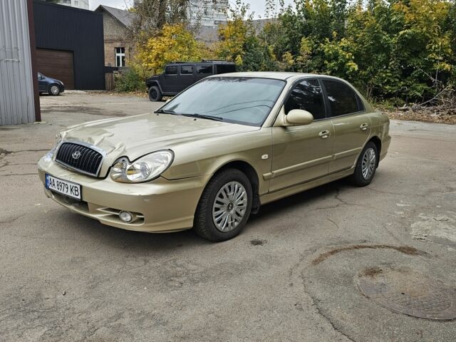 Бежевый Хендай Соната, объемом двигателя 2 л и пробегом 200 тыс. км за 1900 $, фото 1 на Automoto.ua