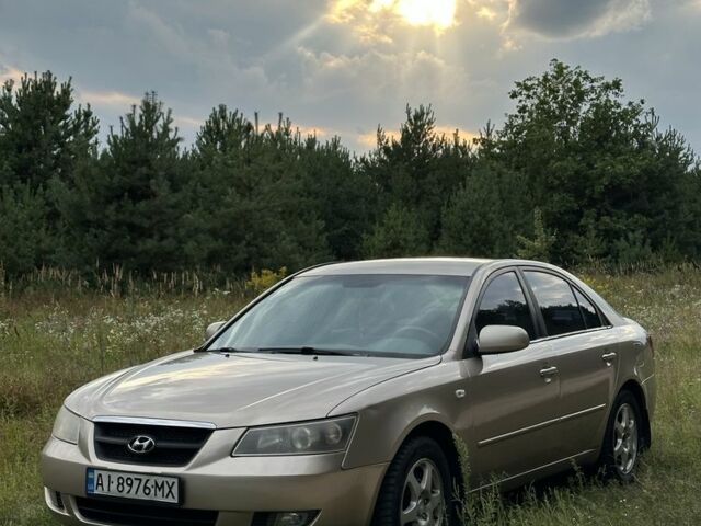 Бежевий Хендай Соната, об'ємом двигуна 2.4 л та пробігом 227 тис. км за 4700 $, фото 1 на Automoto.ua