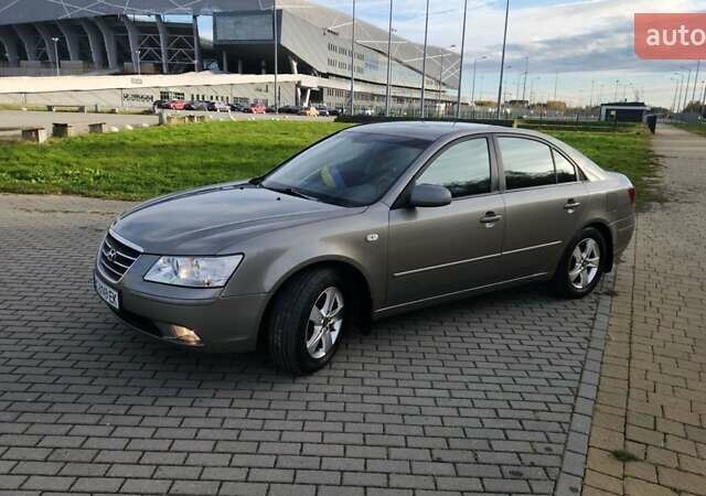 Бежевый Хендай Соната, объемом двигателя 2 л и пробегом 318 тыс. км за 6200 $, фото 1 на Automoto.ua