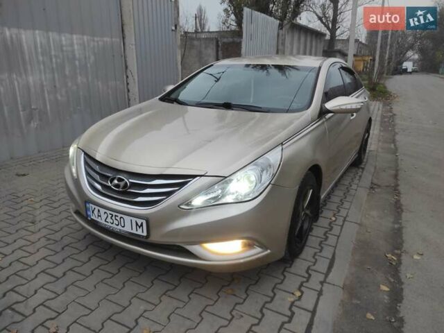 Бежевый Хендай Соната, объемом двигателя 2 л и пробегом 160 тыс. км за 5499 $, фото 1 на Automoto.ua