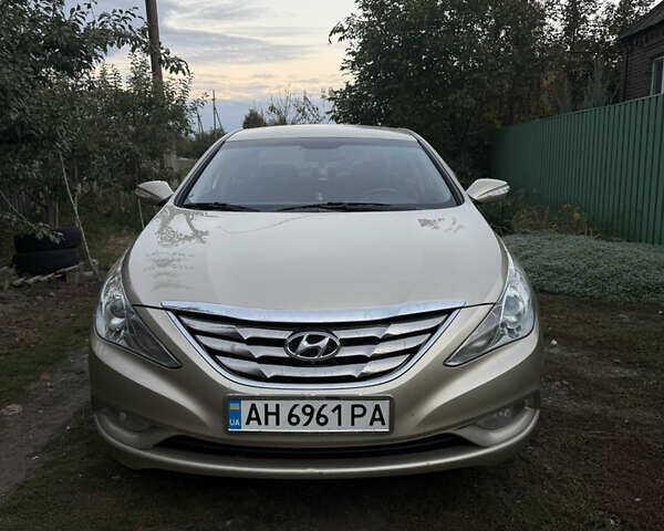 Бежевый Хендай Соната, объемом двигателя 2 л и пробегом 255 тыс. км за 7700 $, фото 1 на Automoto.ua