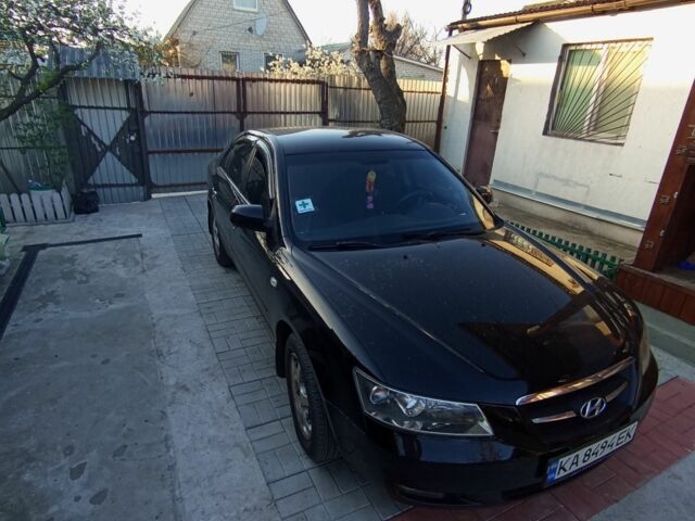 Чорний Хендай Соната, об'ємом двигуна 2 л та пробігом 235 тис. км за 4900 $, фото 1 на Automoto.ua