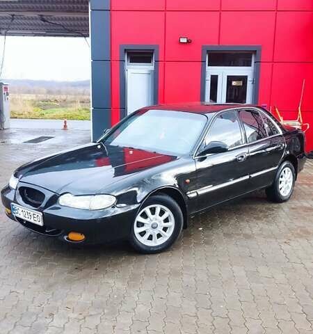 Черный Хендай Соната, объемом двигателя 2 л и пробегом 200 тыс. км за 1350 $, фото 1 на Automoto.ua