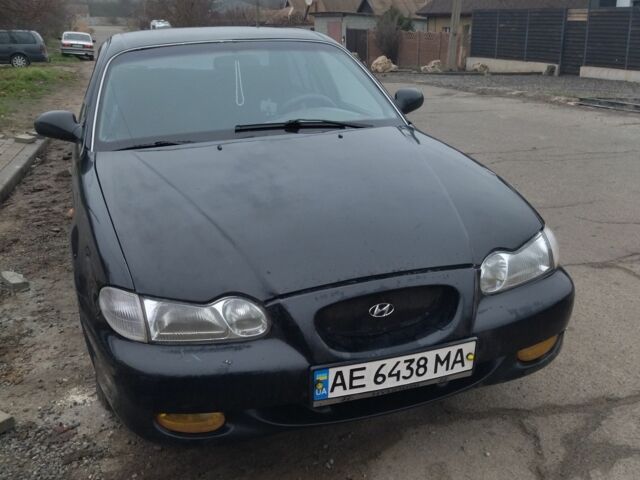 Черный Хендай Соната, объемом двигателя 2 л и пробегом 210 тыс. км за 1800 $, фото 1 на Automoto.ua