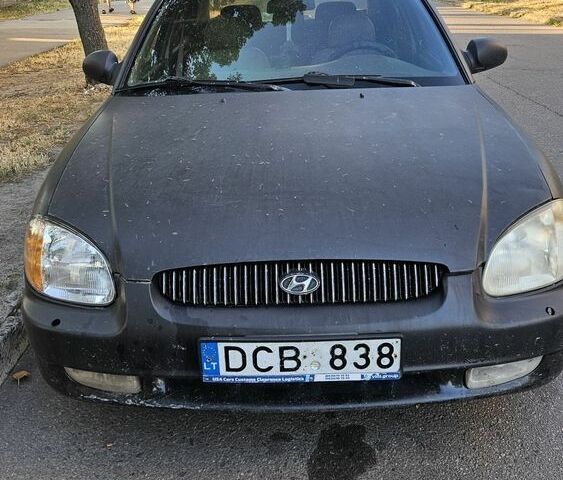 Хендай Соната 2000 у Кривому Розі на Automoto.ua Чорний Хендай Соната, об'ємом двигуна 2.5 л та пробігом 250 тис. км за 1600 $, фото 1 на Automoto.ua