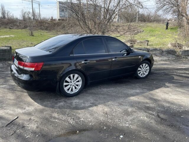 Черный Хендай Соната, объемом двигателя 2.4 л и пробегом 220 тыс. км за 4999 $, фото 1 на Automoto.ua