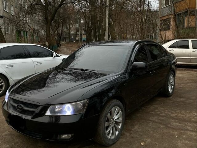 Черный Хендай Соната, объемом двигателя 2.4 л и пробегом 777 тыс. км за 5300 $, фото 1 на Automoto.ua