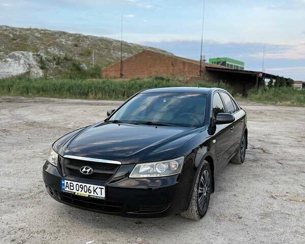 Чорний Хендай Соната, об'ємом двигуна 2.4 л та пробігом 217 тис. км за 5400 $, фото 1 на Automoto.ua