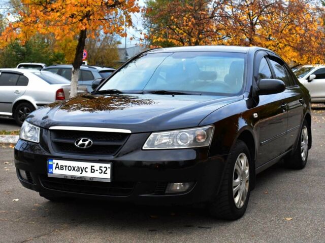 Черный Хендай Соната, объемом двигателя 2 л и пробегом 212 тыс. км за 4800 $, фото 1 на Automoto.ua