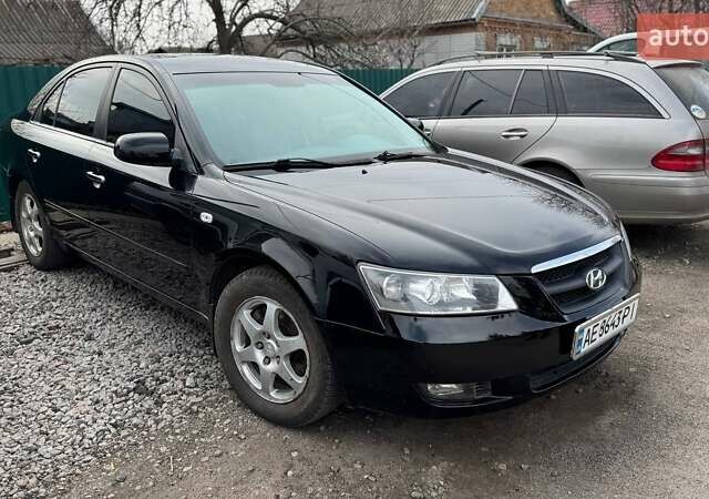 Черный Хендай Соната, объемом двигателя 2.36 л и пробегом 273 тыс. км за 6500 $, фото 1 на Automoto.ua