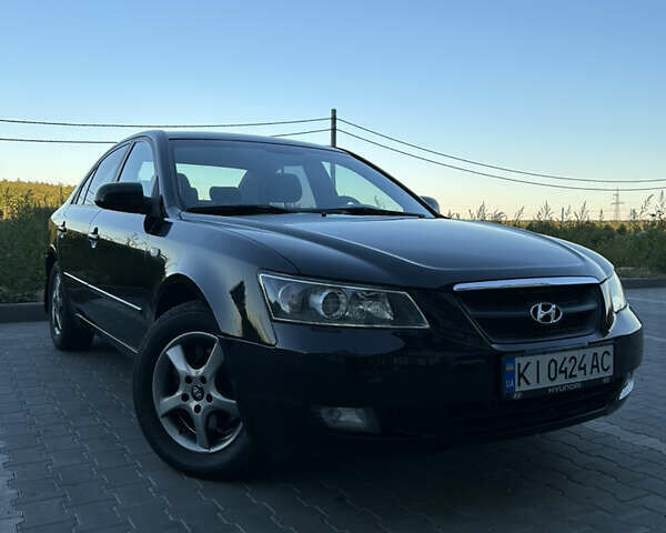Чорний Хендай Соната, об'ємом двигуна 2 л та пробігом 252 тис. км за 5400 $, фото 1 на Automoto.ua