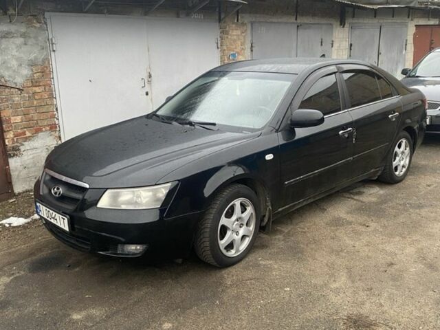 Чорний Хендай Соната, об'ємом двигуна 2 л та пробігом 350 тис. км за 5500 $, фото 1 на Automoto.ua