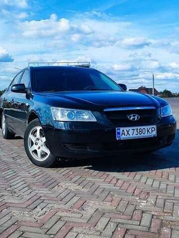 Черный Хендай Соната, объемом двигателя 2.4 л и пробегом 290 тыс. км за 5400 $, фото 1 на Automoto.ua