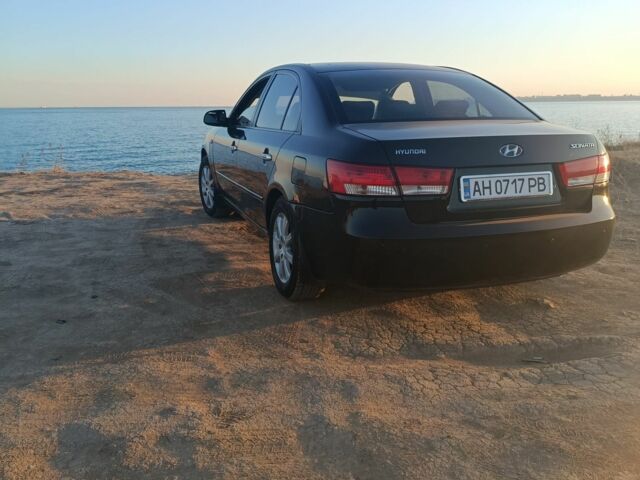 Черный Хендай Соната, объемом двигателя 2 л и пробегом 293 тыс. км за 6200 $, фото 1 на Automoto.ua