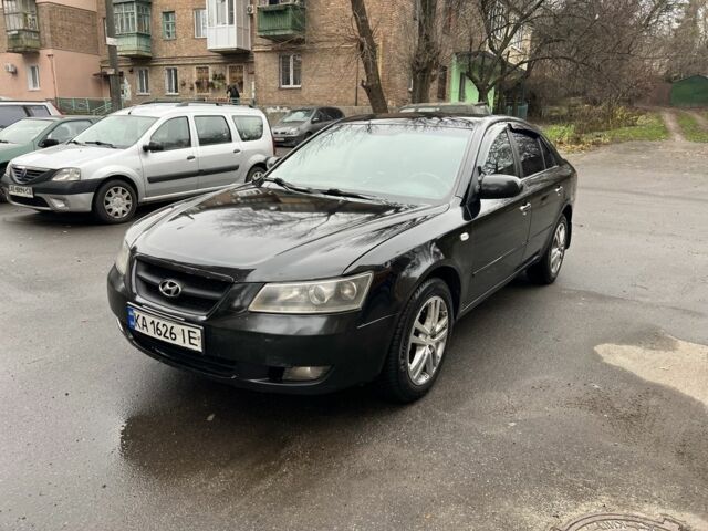 Чорний Хендай Соната, об'ємом двигуна 2 л та пробігом 280 тис. км за 4300 $, фото 1 на Automoto.ua