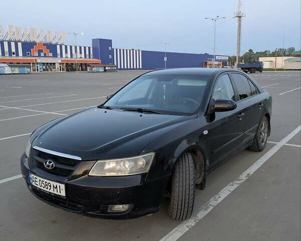Чорний Хендай Соната, об'ємом двигуна 2 л та пробігом 304 тис. км за 5300 $, фото 1 на Automoto.ua