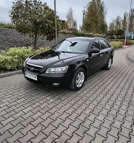 Черный Хендай Соната, объемом двигателя 2 л и пробегом 172 тыс. км за 6100 $, фото 1 на Automoto.ua