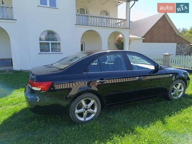 Черный Хендай Соната, объемом двигателя 2 л и пробегом 240 тыс. км за 5500 $, фото 1 на Automoto.ua