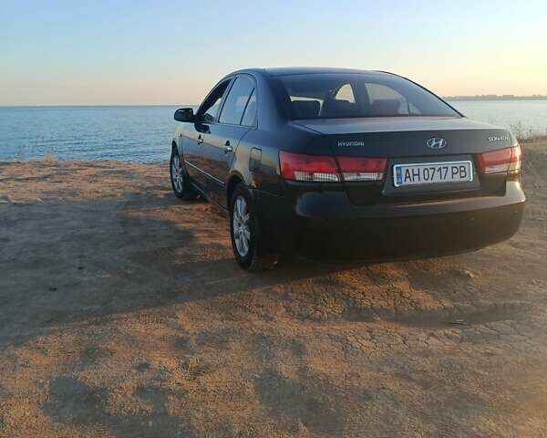Чорний Хендай Соната, об'ємом двигуна 2 л та пробігом 293 тис. км за 5800 $, фото 1 на Automoto.ua