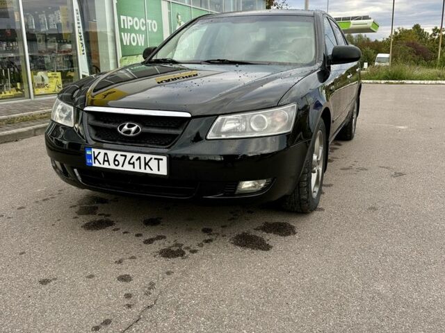 Чорний Хендай Соната, об'ємом двигуна 2.4 л та пробігом 270 тис. км за 4900 $, фото 1 на Automoto.ua