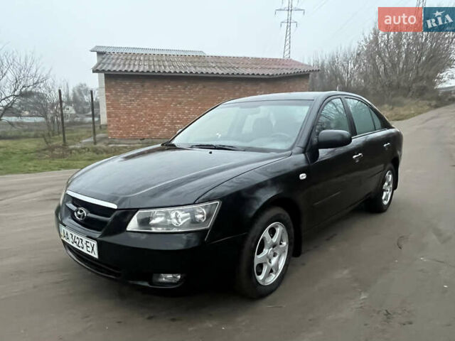Чорний Хендай Соната, об'ємом двигуна 2 л та пробігом 161 тис. км за 5900 $, фото 1 на Automoto.ua