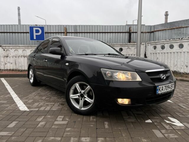 Черный Хендай Соната, объемом двигателя 2.4 л и пробегом 380 тыс. км за 5250 $, фото 1 на Automoto.ua
