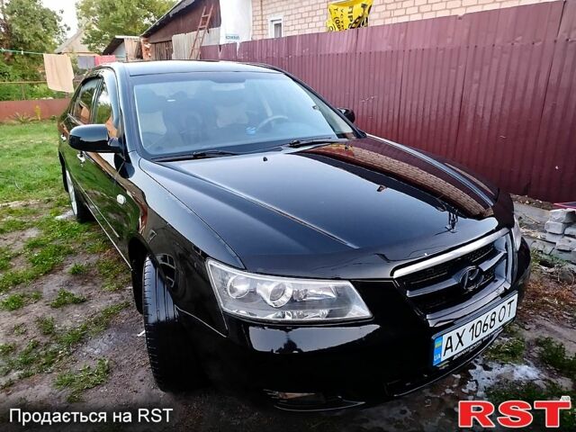 Черный Хендай Соната, объемом двигателя 2 л и пробегом 240 тыс. км за 6000 $, фото 1 на Automoto.ua