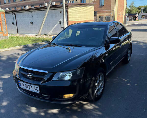 Черный Хендай Соната, объемом двигателя 2 л и пробегом 259 тыс. км за 5199 $, фото 1 на Automoto.ua