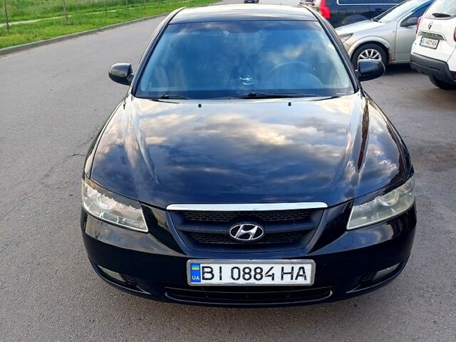 Чорний Хендай Соната, об'ємом двигуна 2 л та пробігом 315 тис. км за 4700 $, фото 1 на Automoto.ua