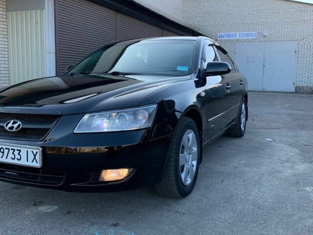 Черный Хендай Соната, объемом двигателя 2 л и пробегом 320 тыс. км за 5299 $, фото 1 на Automoto.ua