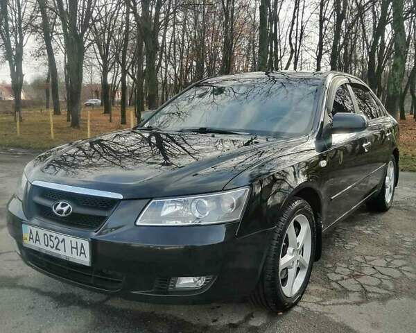 Черный Хендай Соната, объемом двигателя 2.4 л и пробегом 290 тыс. км за 5800 $, фото 1 на Automoto.ua