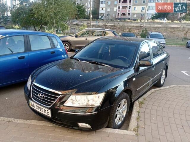 Черный Хендай Соната, объемом двигателя 2 л и пробегом 134 тыс. км за 7150 $, фото 1 на Automoto.ua