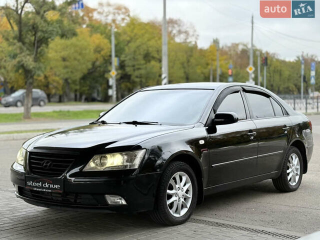 Хендай Соната 2008 у Миколаєві на Automoto.ua Чорний Хендай Соната, об'ємом двигуна 2 л та пробігом 231 тис. км за 5899 $, фото 1 на Automoto.ua