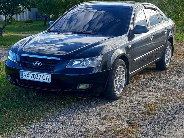 Чорний Хендай Соната, об'ємом двигуна 2 л та пробігом 270 тис. км за 5800 $, фото 1 на Automoto.ua