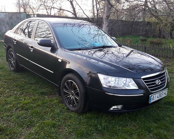 Чорний Хендай Соната, об'ємом двигуна 2 л та пробігом 497 тис. км за 5800 $, фото 1 на Automoto.ua