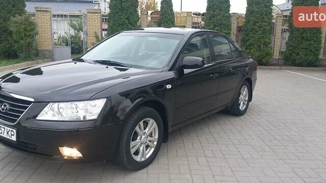 Чорний Хендай Соната, об'ємом двигуна 2 л та пробігом 216 тис. км за 6500 $, фото 1 на Automoto.ua