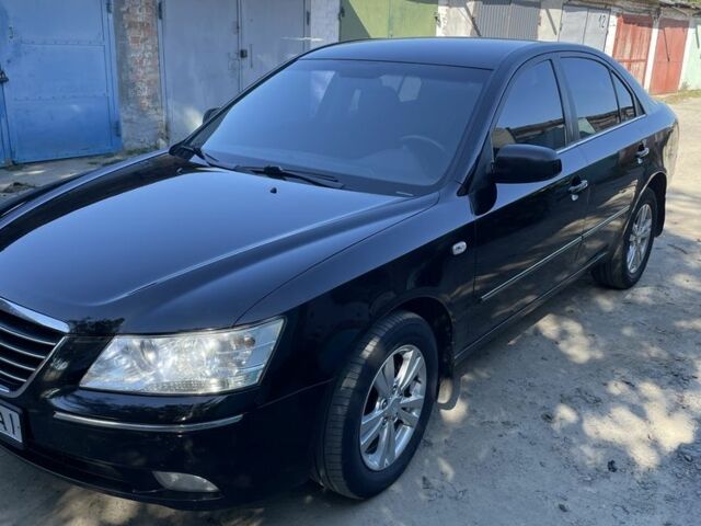 Черный Хендай Соната, объемом двигателя 2 л и пробегом 220 тыс. км за 5213 $, фото 1 на Automoto.ua