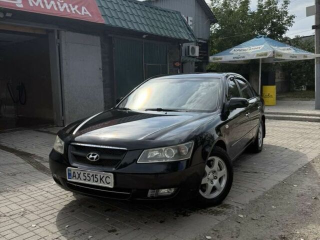 Черный Хендай Соната, объемом двигателя 2 л и пробегом 280 тыс. км за 5168 $, фото 1 на Automoto.ua