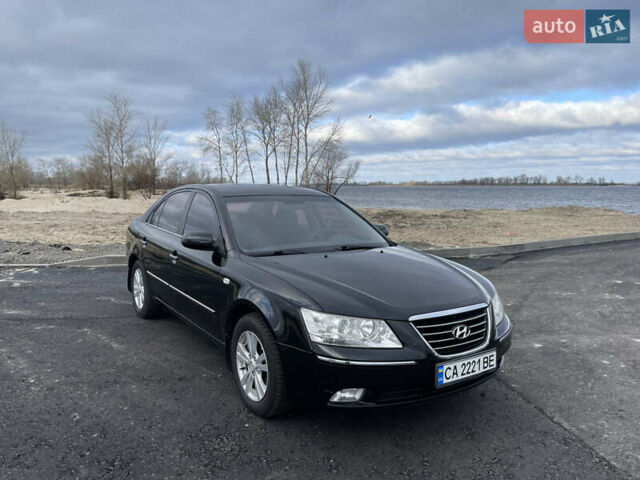 Черный Хендай Соната, объемом двигателя 2 л и пробегом 207 тыс. км за 5700 $, фото 1 на Automoto.ua