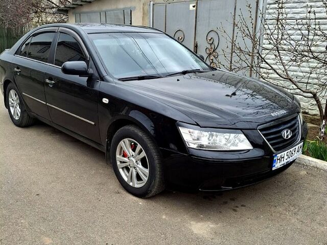 Чорний Хендай Соната, об'ємом двигуна 2 л та пробігом 210 тис. км за 5200 $, фото 1 на Automoto.ua