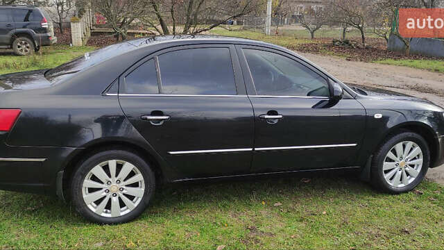 Черный Хендай Соната, объемом двигателя 2.4 л и пробегом 275 тыс. км за 6000 $, фото 1 на Automoto.ua