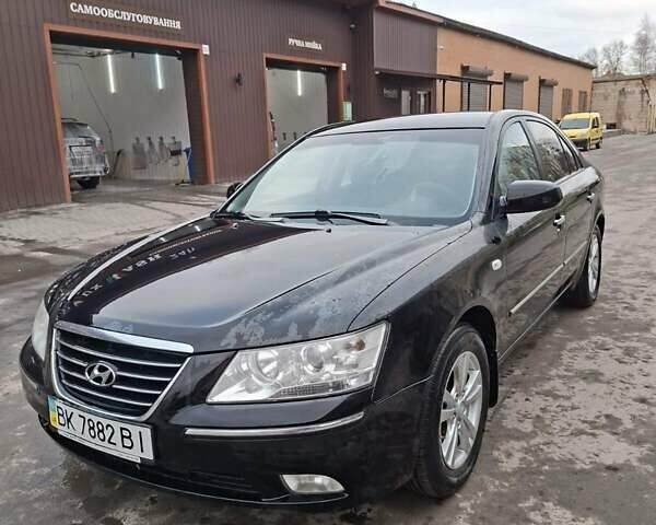 Черный Хендай Соната, объемом двигателя 2 л и пробегом 264 тыс. км за 5400 $, фото 1 на Automoto.ua