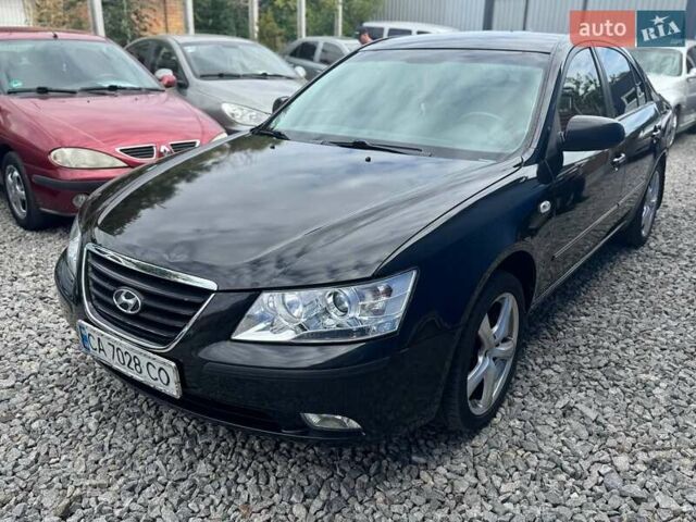 Черный Хендай Соната, объемом двигателя 2 л и пробегом 200 тыс. км за 4500 $, фото 1 на Automoto.ua
