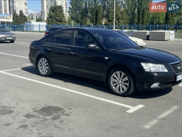 Черный Хендай Соната, объемом двигателя 2.4 л и пробегом 212 тыс. км за 7900 $, фото 1 на Automoto.ua