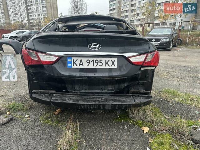 Черный Хендай Соната, объемом двигателя 2.36 л и пробегом 260 тыс. км за 2000 $, фото 1 на Automoto.ua