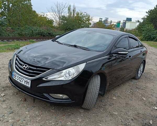 Черный Хендай Соната, объемом двигателя 2 л и пробегом 350 тыс. км за 7500 $, фото 1 на Automoto.ua