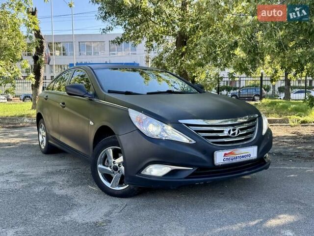 Черный Хендай Соната, объемом двигателя 2 л и пробегом 260 тыс. км за 6990 $, фото 1 на Automoto.ua