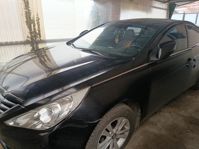 Черный Хендай Соната, объемом двигателя 2 л и пробегом 166 тыс. км за 9500 $, фото 1 на Automoto.ua