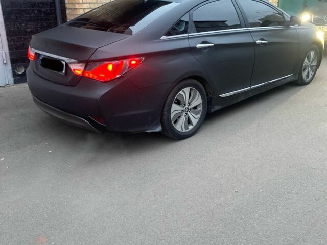 Чорний Хендай Соната, об'ємом двигуна 2.4 л та пробігом 300 тис. км за 5550 $, фото 1 на Automoto.ua