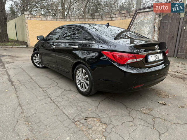 Чорний Хендай Соната, об'ємом двигуна 2 л та пробігом 224 тис. км за 10999 $, фото 1 на Automoto.ua